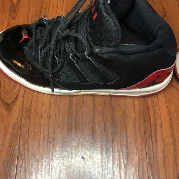 Boys Jordan size2y - Picture 5 of 12